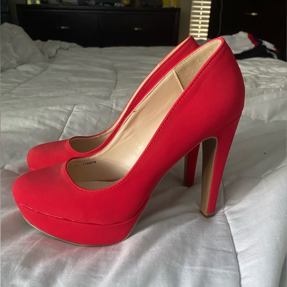 Red and black heels bundle. Gently used. Great condition